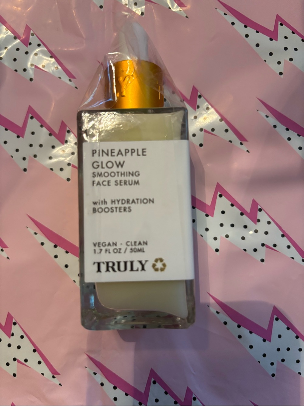 TRULY Pineapple Glow Smoothing Face Serum – White Label, Gold Pump